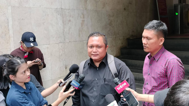 Pengacara Siskaeee, Tofan Agung Ginting di Polda Metro Jaya, Kamis (25/1). Foto: Jonathan Devin/kumparan