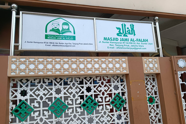 Lokasi percobaan pembakaran oleh orang tak dikenal di Masjid Jami Al-Falah, Sunter Raya, Tanjung Priuk, Jakarta Utara, pada Rabu (25/1/2024). Foto: Fadhil Pramudya/kumparan