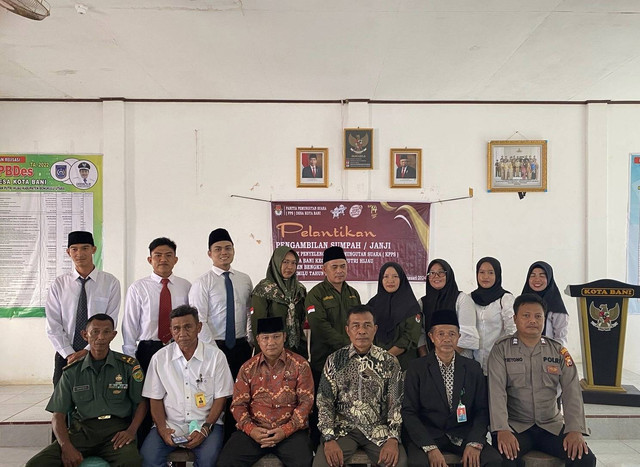 Kelompok Penyelenggara Pemungutan Suara (KPPS) dari Desa Kota Bani (Sumber: Dok.Pribadi)
