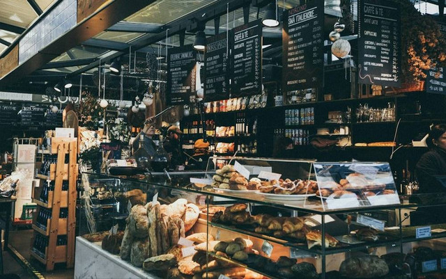 Ilustrasi Kafe di Bandung yang Ada Cromboloni, Bukan Tempat Sebenarnya                          Sumber Unsplash/Nick Karvounis