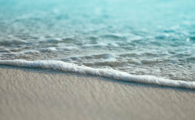 Ilustrasi pantai karang bolong kebumen. Sumber: Unsplash/Ameenfahmy
