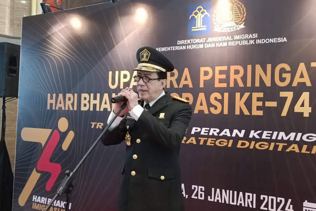 Menkumham, Yasonna H Laoly, memberikan keterangan pers usai upacara Hari Bhakti Imigrasi ke-74, Jumat (26/1/2023). Foto: Hedi/kumparan