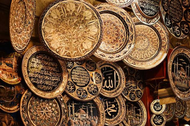 Sebutkan Contoh Makam Sebagai Peninggalan Sejarah di Masa Islam! Foto Hanya Ilustrasi. Sumber Foto: Unsplash.com/Rumman Amin