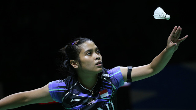 Tunggal putri Indonesia Gregoria Mariska Tunjung saat melawan tunggal putri Jepang Nozomi Okuhara pada Daihatsu Indonesia Masters 2024 di Istora Senayan, Jakarta, Jumat (26/1/2024). Foto: Aditia Noviansyah/kumparan