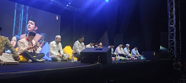 Kegiatan 'Pandawa Lima Berselawat untuk Indonesia Maju' di Lapangan Tegallega, Kota Bandung. Foto: Rachmadi Rasyad/kumparan