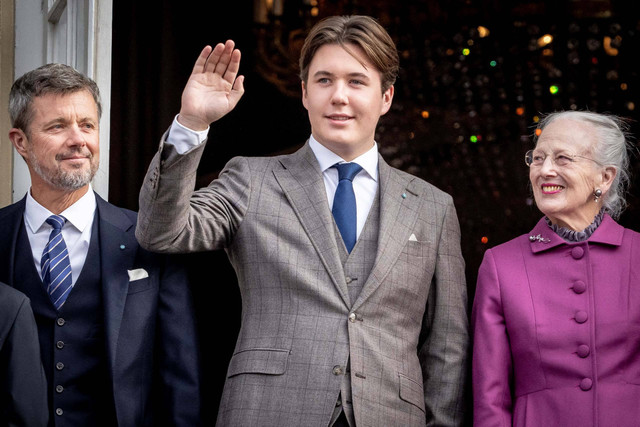 Putra Mahkota baru Kerajaan Denmark, Pangeran Christian (tengah). Foto: Ritzau Scanpix/via REUTERS