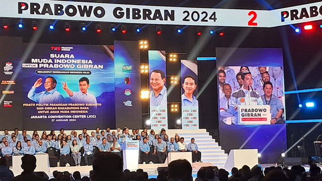 Cawapres 02 Gibran Rakabuming saat pidato dalam konsolidasi relawan muda 'Suara Muda Indonesia untuk Prabowo-Gibran di JCC, Sabtu (27/1/2024). Foto: Annisa Thahira Madina/kumparan