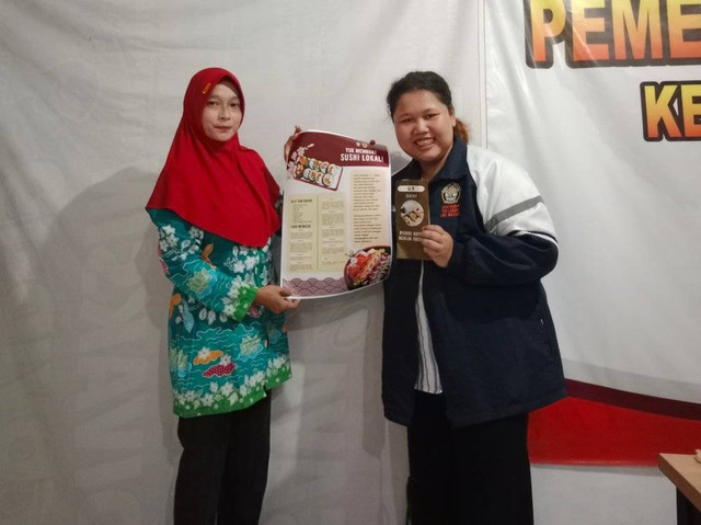 Nishrina, Salah Satu Mahasiswi UNDIP yang Sedang Melaksanakan Kegiatan KKN di Desa Jarum, Bayat, Klaten.