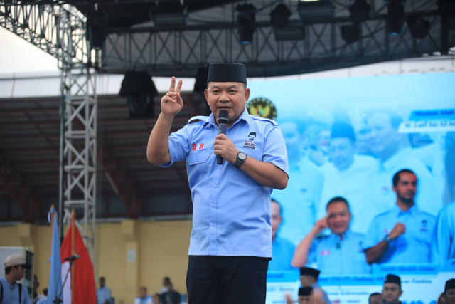 Jenderal TNI (Purn.) Dudung Abdurachman dalam acara Ndaru Bershalawat 'Seribu Ulama-Sejuta Santri' di Serang, Banten, Sabtu (27/1/2024). Foto: Dok. Istimewa