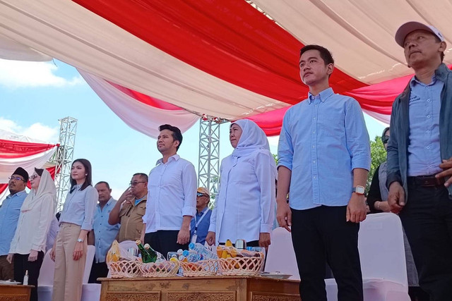 Cawapres nomor urut 02, Gibran Rakabuming Raka menghadiri acara perayaan Hari Ulang Tahun (HUT) ke-51 Serikat Pekerjaa Seluruh Indonesia (SPSI) di Stadion Delta Sidoarjo, Jawa Timur, Minggu (28/1/2024). Foto: Zamachsyari/kumparan