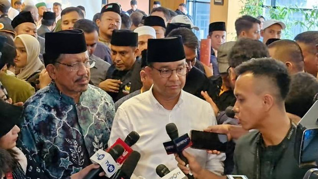 Capres nomor urut 01 Anies Baswedan menghadiri acara dukungan dari ulama dan tokoh masyarakat Jabar di Hotel Grand Pasundan, Kota Bandung, pada Minggu (28/1/2024). Foto: Rachmadi Rasyad/kumparan