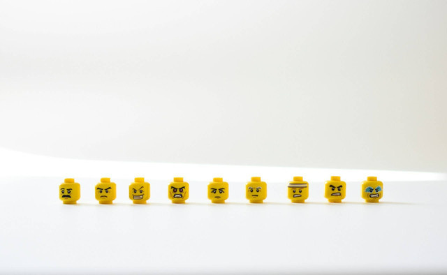 Ilustrasi perbedaan mood swing dan bipolar. Sumber foto: Unsplash