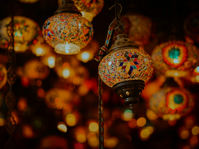 Ilustrasi apa sajakah yang ditonjolkan dalam seni dekoratif. Sumber: unsplash.com/AtulPandey.