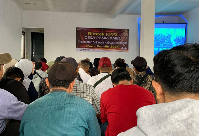 Anggota KPPS di Kabupaten Bogor. Foto: kumparan