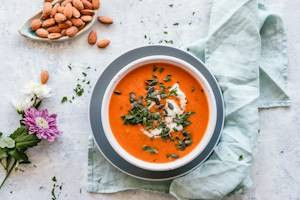 Ilustrasi Makanan Khas Suku Bugis. Unsplash/Ella Olson