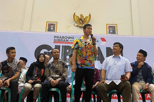 Cawapres nomor urut 02 Gibran Rakabuming Raka di acara Gibran Mendengar bersama Pengrajin Tembaga dan Nelayan di Lasnur Convention Hall, Tegal, Senin (29/1/2024). Foto: Zamachsyari/kumparan