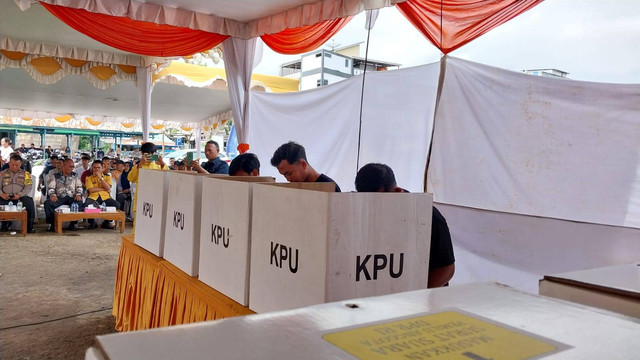 Simulasi pemungutan suara yang digelar KPU Kabupaten Sekadau. Foto: Dina Mariana/Hi!Pontianak
