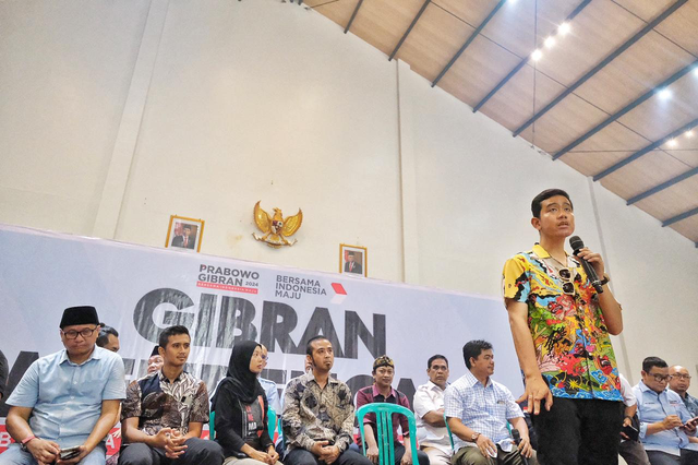 Cawapres nomor urut 02 Gibran Rakabuming Raka dalam acara Gibran Mendengar di Aula Lasnur, Tegal, Senin (29/1/2024). Foto: Dok. Istimewa