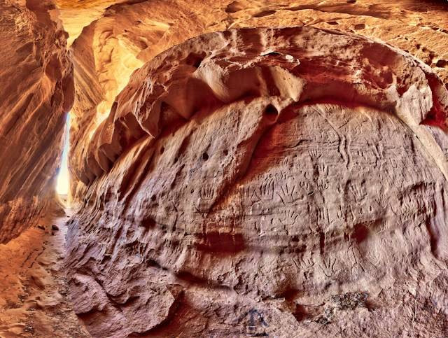 Ilustrasi Perbedaan Stalaktit dan Stalagmit .Foto: dok. Unsplash/Rabah Al Shammary