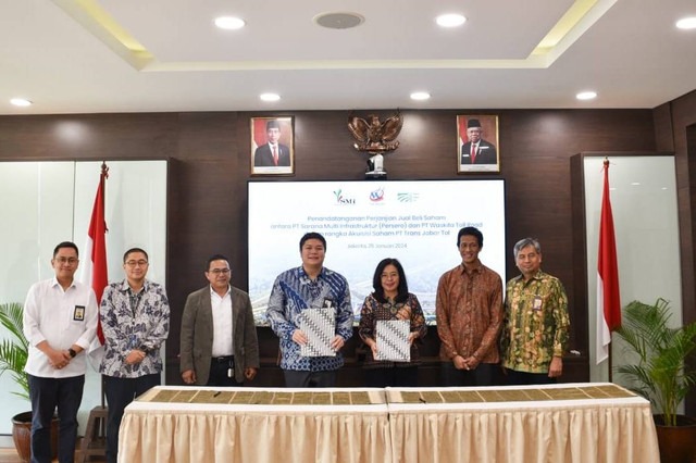 PT Sarana Multi Infrastruktur (SMI) (Persero) resmi mengakuisisi 25 persen saham PT Waskita Toll Road (WTR) di PT Trans Jabar Tol (TJT). Foto: Waskita