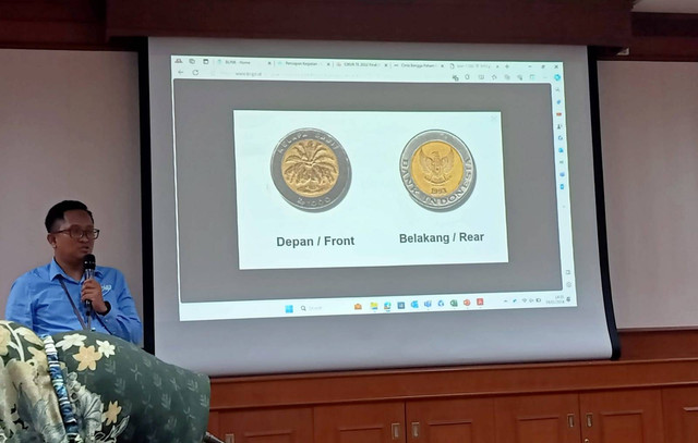 Alien Ferdiano, Staf Senior Divisi Pengelolaan Uang Kantor Perwakilan Bank Indonesia (KPwBI) Jawa Timur saat gelaran acara Sosialisasi Cinta Bangga Paham (CBP) Rupiah, Senin (29/1) sore. Foto: Masruroh/Basra