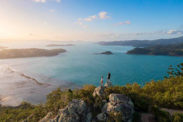 Ilustrasi Puncak Guha, Foto: Unsplash/Philip Thurston.