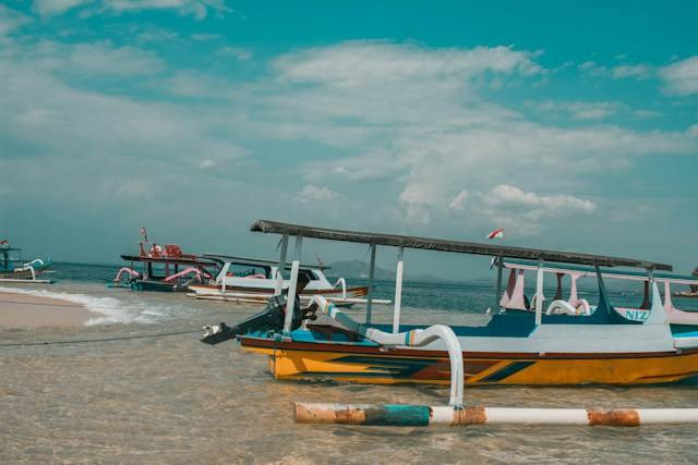 Wasu Beach Nusa Penida. Foto hanya ilustrasi bukan tempat sebenarnya. Sumber foto: Unsplash.com/Camille Bismonte