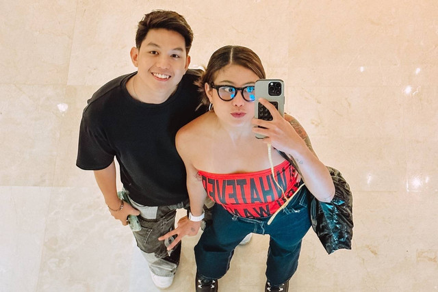 Awkarin dan Jonathan Alden. Foto: Instagram/@narinkovilda