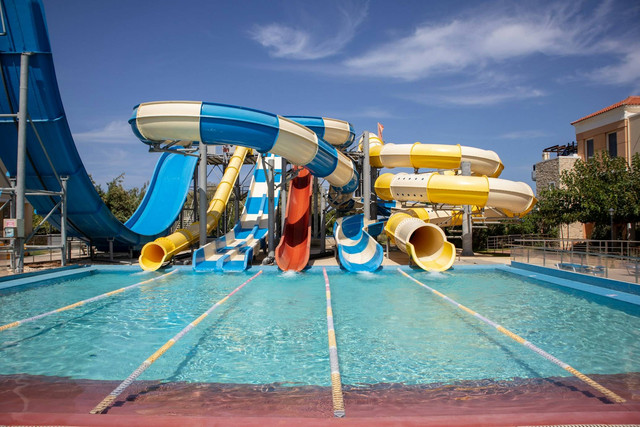 Balong Waterpark. Foto hanya ilustrasi, bukan gambar sebenarnya. Sumber: Unsplash/ Konrad Burdyn. 