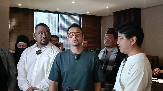 Raffi Ahmad dalam acara peresmian Rodjo Rasa di Kebon Jeruk, Jakarta Barat, Selasa (30/1/2024). Foto: Giovanni/kumparan