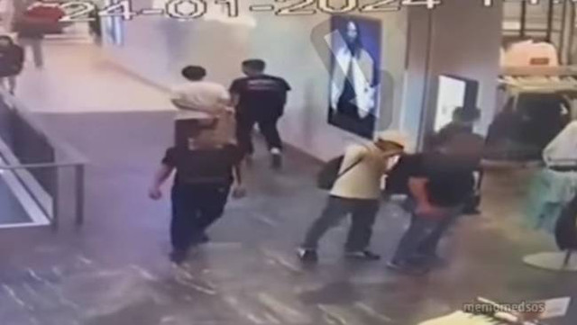 Rekaman CCTV perampokan turis Jepang yang dilakukan WNI di Thailand. Foto: Dok. Istimewa