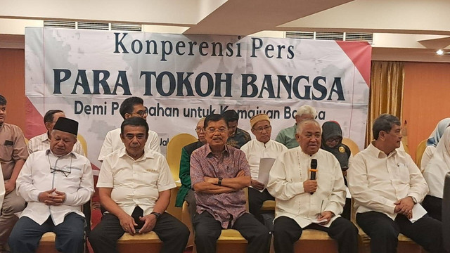 Konpers Para Tokoh Bangsa menyerukan ketidaknetralan Presiden Jokowi di pilpres dan seruan mendukung Paslon 01 Anies-Muhaimin, dihadiri Din Syamsuddin hingga Jusuf Kalla di Hotel Ambhara, Jakarta Selatan, Kamis (1/2). Foto: Annisa Thahira Madina/kumparan