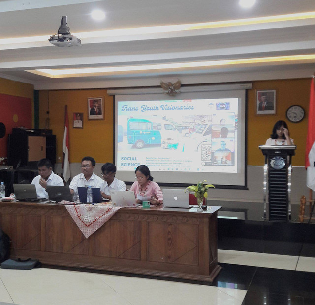 Kegiatan presentasi pada perlombaan I3NEW secara daring. Foto: Dokumentasi peserta lomba 