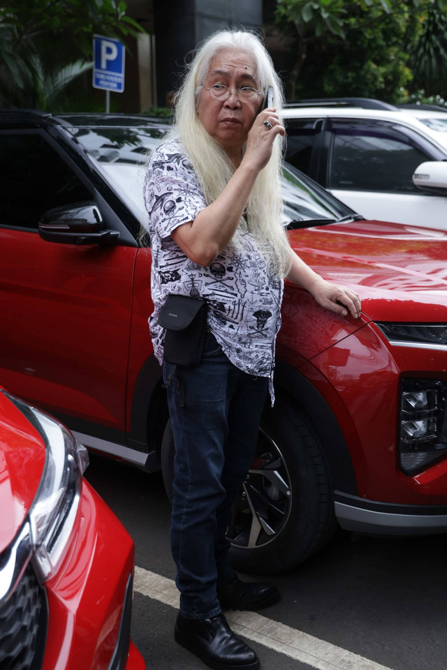 Musisi Gideon Tengker ditemui wartawan usai diperiksa di Polda Metro Jaya, Jakarta, Kamis (1/2/2024). Foto: Dok. Agus Apriyanto