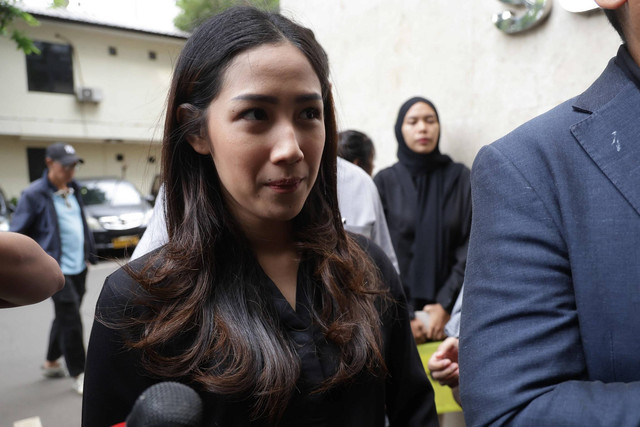 Artis Tamara Tyasmara saat konsultasi hukum di Polda Metro Jaya, Jakarta, Kamis (1/2/2024). Foto: Dok. Agus Apriyanto