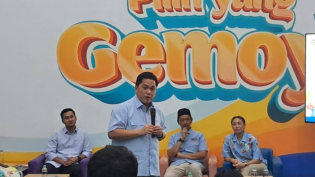 Menteri BUMN Erick Thohir disambut di TKN Fanta Prabowo-Gibran di Jl Surabaya, Jakarta Pusat, Kamis (1/2/2024). Foto: Annisa Thahira Madina/kumparan