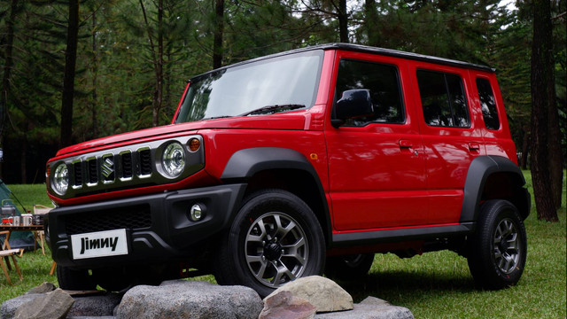 Suzuki Jimny 5-pintu. Foto: Aditya Pratama Niagara/kumparan