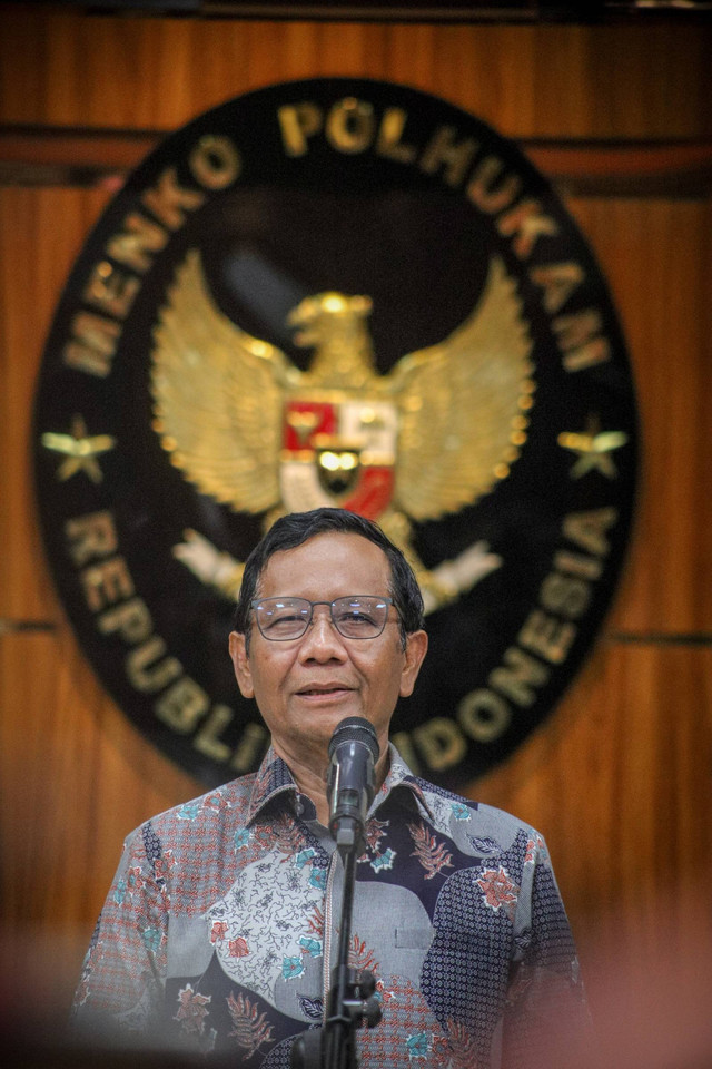 Mahfud MD konferensi pers di kantornya di Kemenko Polhukam, usai menyerahkan pengunduran diri ke Presiden Joko Widodo, Kamis (1/2/2024). Foto: Jamal Ramadhan/kumparan