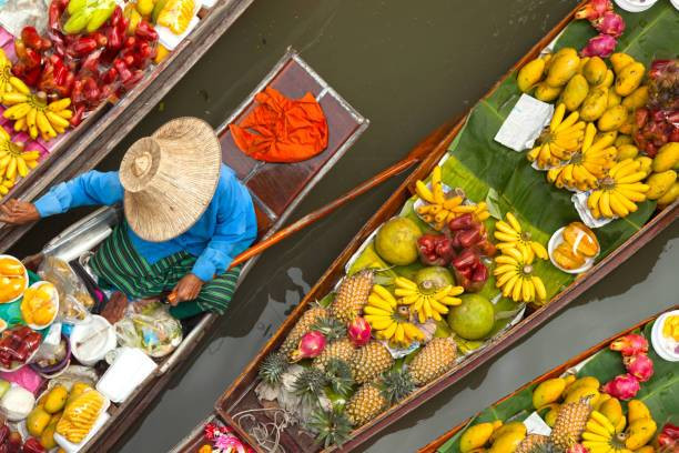 Ilustrasi Tuliskan Dua Contoh Interaksi Manusia Dengan Lingkungan Yang Berpengaruh Pada Lingkungan Sosial Budayanya, Foto: Unsplash/izzetugutmen.