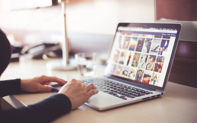 Ilustrasi dampak positif dan negatif media sosial. Sumber: picjumbo.com/pexels.com
