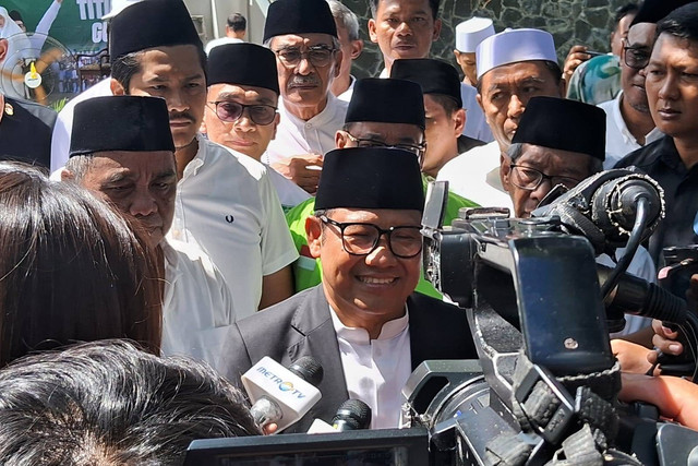 Cawapres 01 Muhaimin Iskandar hadiri acara dialog "Titip Gus" bersama puluhan pensiunan ASN dan kader PKB Banten di Pokel Garden, Kota Serang, Banten, Jumat (2/2/2024). Foto: kumparan