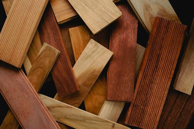 Uraikan Jenis dan Karakteristik Bahan Kerajinan Kayu! Foto Hanya Ilustrasi. Sumber Foto: Unsplash.com/Jakarta Parquet