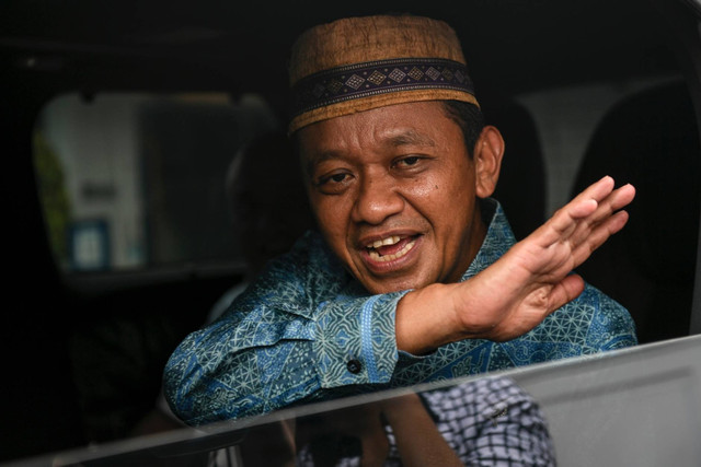 Menteri Investasi/Kepala Badan Koordinasi Penanaman Modal (BKPM) Bahlil Lahadalia menjawab pertanyaan wartawan usai melakukan pertemuan dengan Presiden Joko Widodo di kompleks Istana Kepresidenan, Jakarta, Jumat (2/2/2024). Foto: Hafidz Mubarak A/ANTARA FOTO