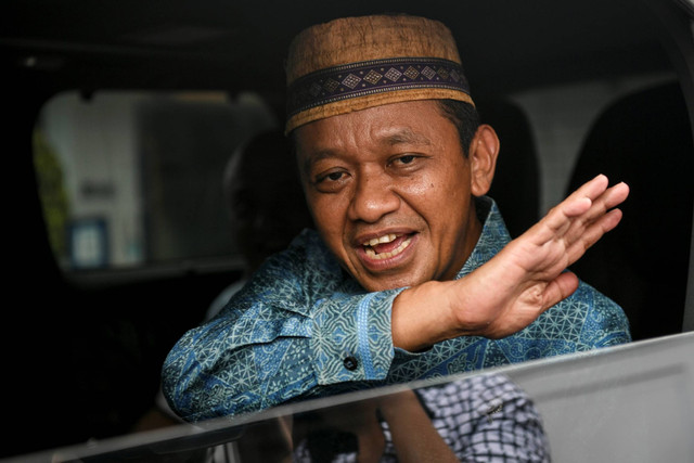 Menteri Investasi/Kepala Badan Koordinasi Penanaman Modal (BKPM) Bahlil Lahadalia menjawab pertanyaan wartawan usai melakukan pertemuan dengan Presiden Joko Widodo di kompleks Istana Kepresidenan, Jakarta, Jumat (2/2/2024). Foto: Hafidz Mubarak A/ANTARA FOTO