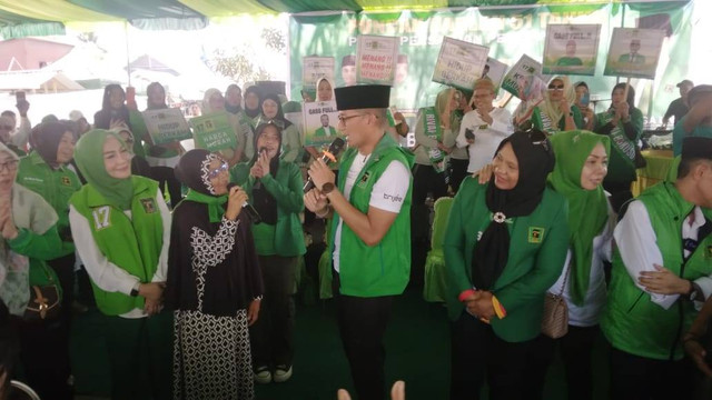 Ketua Badan Pemenangan Pemilu (Bappilu) Partai Persatuan Pembangunan (PPP) Salahudin Sandiaga Uno saat menggelar kampanye di Kota Gorontalo. Jumat (2/2). Foto: Dok banthayo