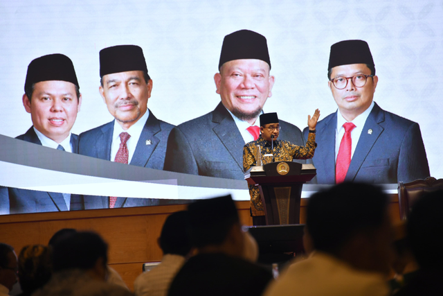 Capres 01 Anies Baswedan memberikan sambutan pada Sarasehan DPD RI bersama Capres RI 2024-2029, di Gedung Nusantara IV, Senayan, Jakarta, Jumat (2/2/2024). Foto: Dok. Istimewa
