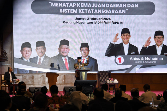 Capres 01 Anies Baswedan memberikan sambutan pada Sarasehan DPD RI bersama Capres RI 2024-2029, di Gedung Nusantara IV, Senayan, Jakarta, Jumat (2/2/2024). Foto: Dok. Istimewa