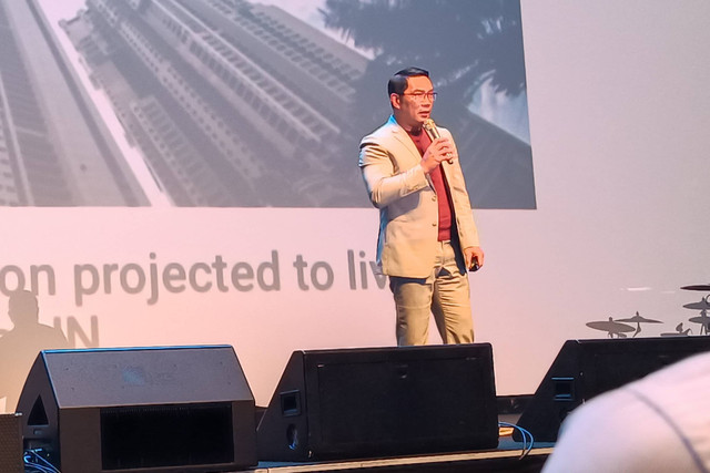 Ketua TKD Jawa Barat, Ridwan Kamil, menyampaikan pidato di acara 'Memilih Masa Depan', di Djakarta Theater Ballroom, Sabtu (3/2/2024). Foto: Fadhil Pramudya/kumparan