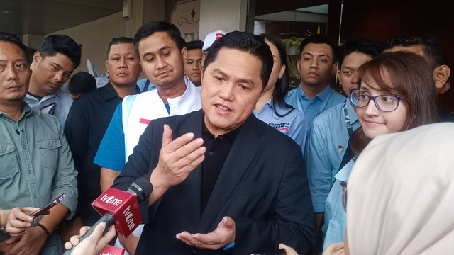 Menteri BUMN Erick Thohir dijumpai usai acara Memilih Masa Depan di Djakarta Theatre, Thamrin, Jakarta Pusat, Sabtu (3/2/2024). Foto: Thomas Bosco/kumparan
