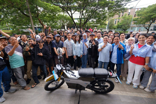 Cawapres 02, Gibran Rakabuming Raka menghadiri pertemuan dengan komunitas-komunitas anak muda kreatif di Tangerang Selatan, Banten, Sabtu (3/2/2023). Foto: Dok. Istimewa